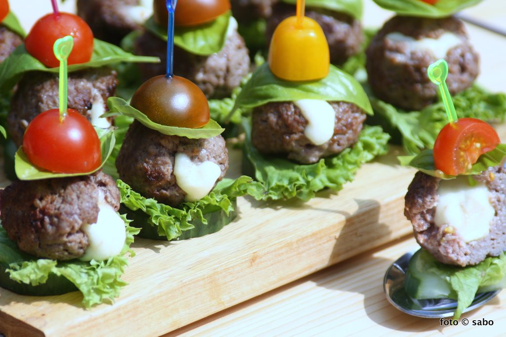 Mini Caprese-Burger (Low Carb / Keto / Fingerfood)