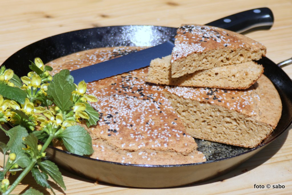 Kartoffelfaser-Macadamia-Pfannenbrot (Low Carb / Keto)