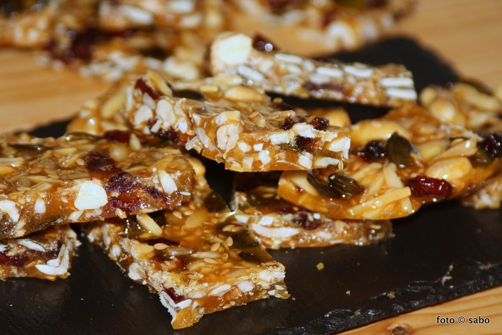 Nuss-Saaten-Riegel (Nut-Seed-Brittle)