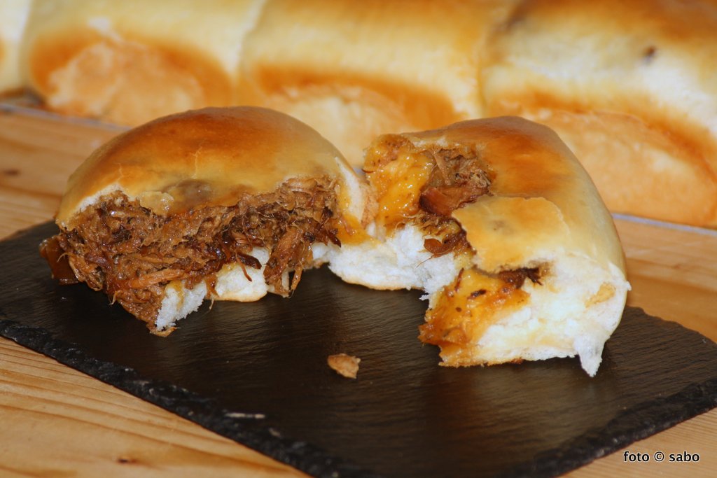 Pulled Pork gefüllte Milchbrötchen (Resteverwertung)