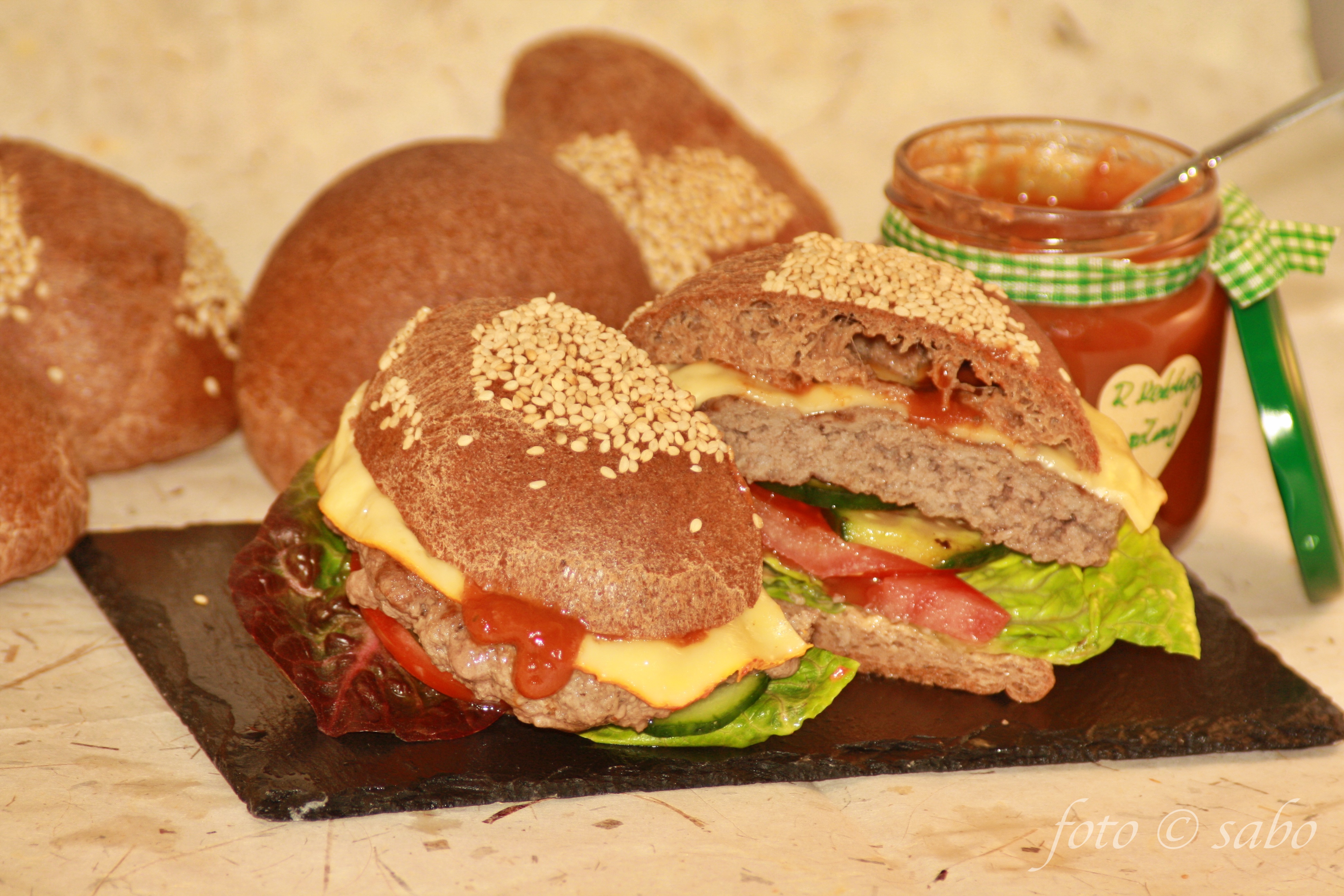 Aprikosenkernmehl-Brötchen / Burger Buns (Low Carb / Keto)